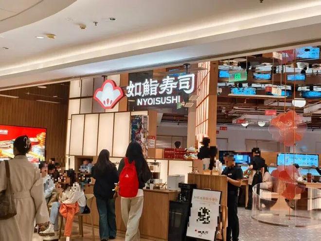 ！杭州年轻人扎堆“传送带”今年开一家火一家PG麻将胡了排队2小时就为一口8块钱的它(图5)