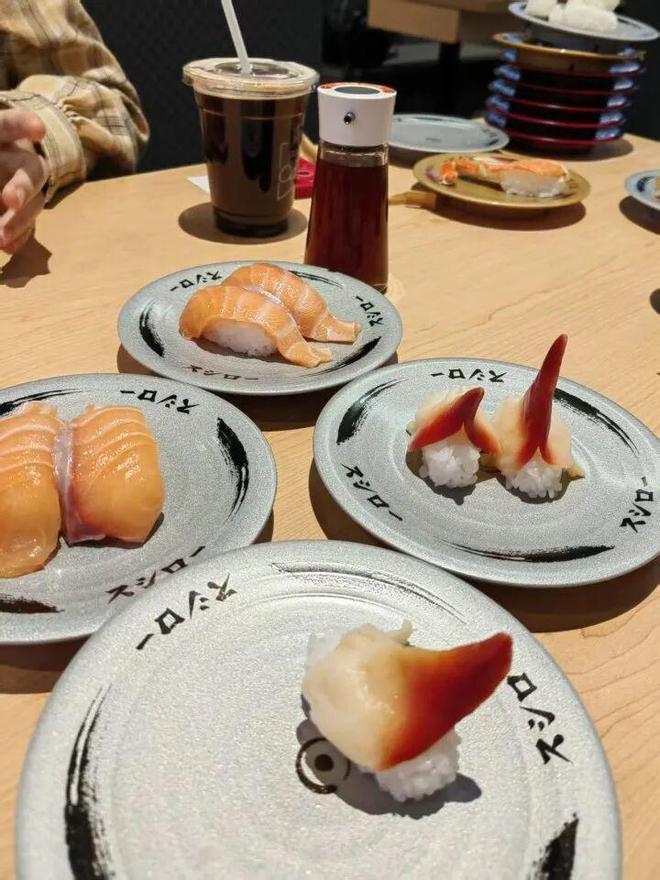 ！杭州年轻人扎堆“传送带”今年开一家火一家PG麻将胡了排队2小时就为一口8块钱的它(图15)